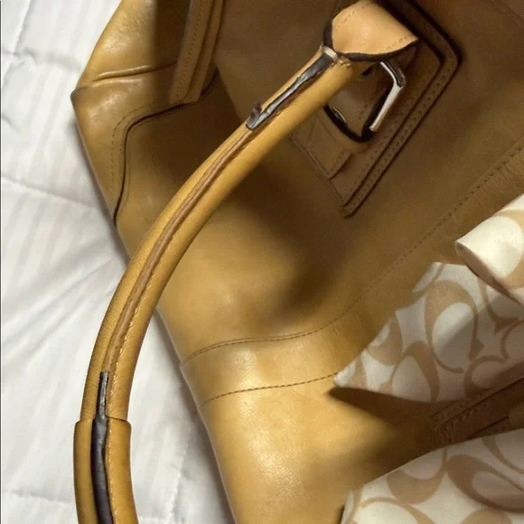 Coach Camel Leather Bag with Cream Scarf - Picture 9 of 13